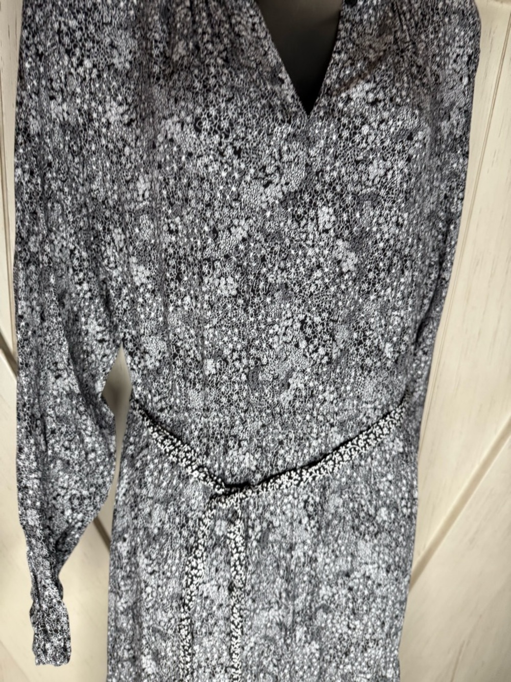 Loft Fashion Black and White Floral Long Sleeve Dress